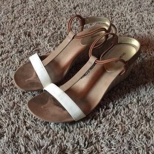 Style & co nude wedges 9